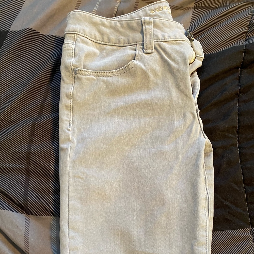 Grey American Eagle Jeans. Size 8.